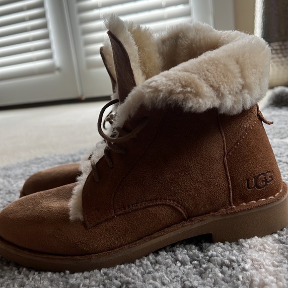 UGG Quincy Women’s Twinface Sheepskin Lace Up Booties - Size 7 - Picture 4 of 16